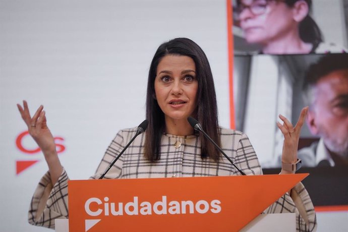 La presidenta de Cs, Inés Arrimadas, en roda de premsa després d'una reunió del Comit Permanent del partit