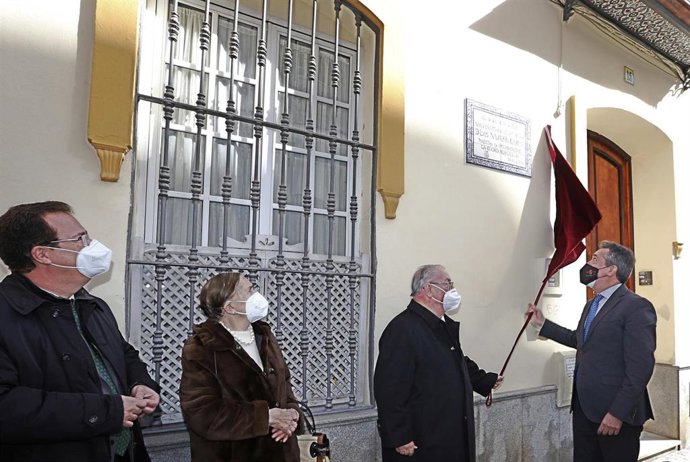 Inauguración de la placa a Luis Navarro