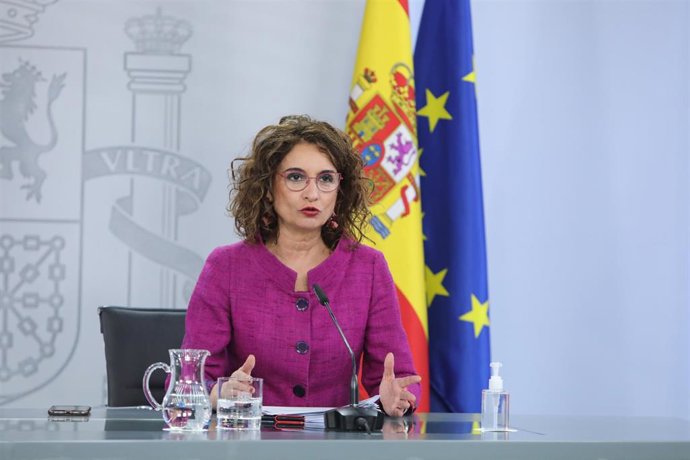 La portavoz del Gobierno y ministra de Hacienda, María Jesús Montero comparece en rueda de prensa posterior al Consejo de Ministros celebrado en Moncloa, en Madrid (España), a 16 de febrero de 2021.