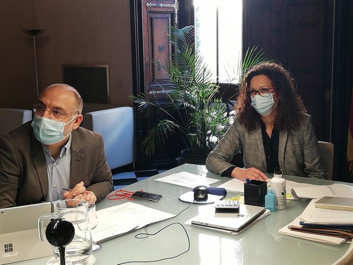 El conseller de Turismo, Andreu Serra, y la presidenta del Consell, Catalina Cladera.