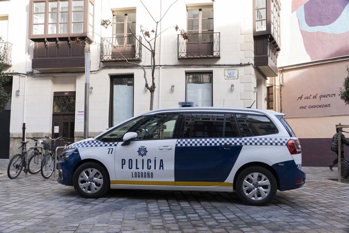 Un coche de la Policía Local de Logroño 