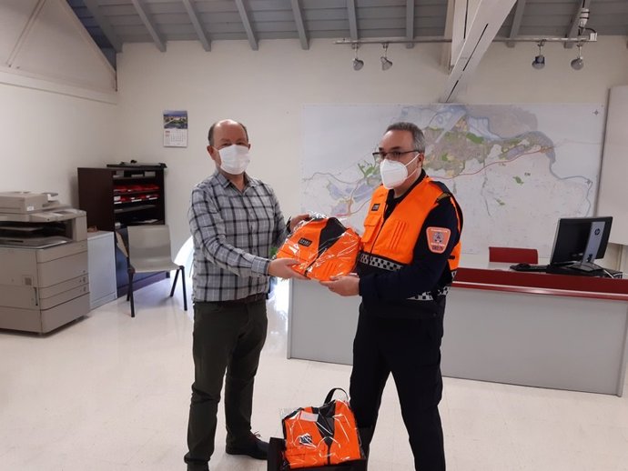 Entrega de chalecos indentificativos a organizaciones locales de voluntariado