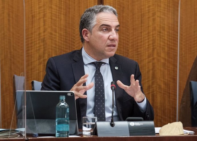 El consejero de la Presidencia, Administración Pública e Interior de la Junta de Andalucía, Elías Bendodo, comparece en comisión parlamentaria.