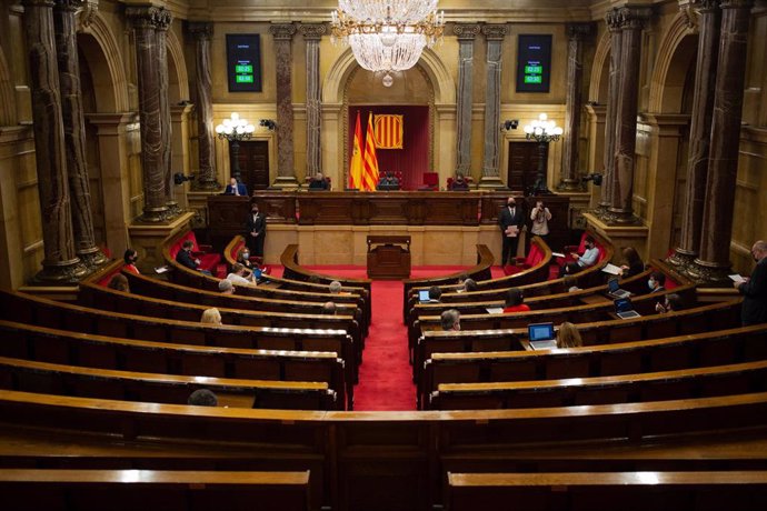 Vista del hemiciclo durante una sesión de control al Govern de la Generalitat en el Parlament, en Barcelona, Catalunya (España), a 4 de noviembre de 2020. 