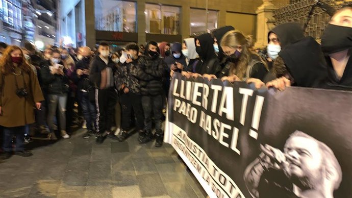 Concentración en Lleida por detención del rapero Pablo Hasel