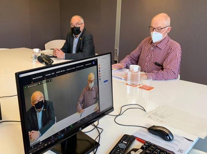 (i-d) El conseller de Educación de la Generalitat, Josep Bargalló, y el Síndic de Greuges, Rafael Ribó, en una reunión del Pacto contra la Segregación Escolar