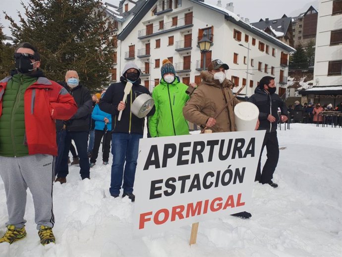 '#SOSPirineo' escenificará un funeral este sábado en Formigal para mostrar la "asfixia" de los valles pirenaicos