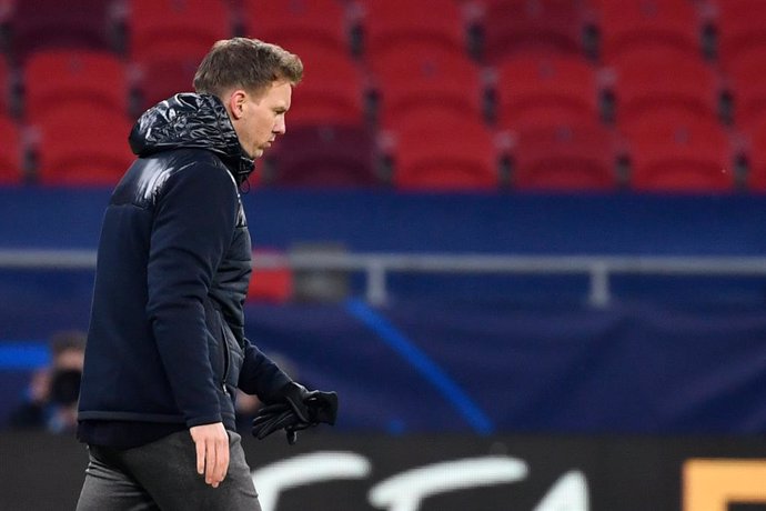 16 February 2021, Hungary, Budapest: Leipzig coach Julian Nagelsmann appears dejected as he leaves the pitch after the UEFAChampions League round of 16 first leg soccer match between RB Leipzig and FC Liverpool at Puskas Arena. Photo: Marton Monus/dpa