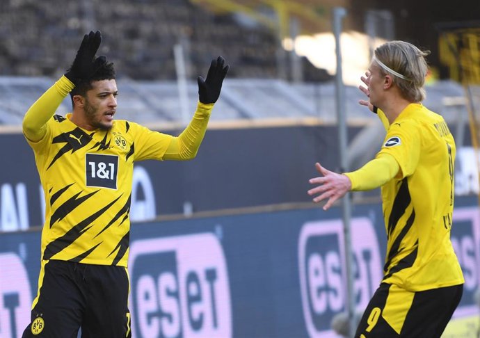 Jadon Sancho y Erling Haaland celebran un gol con el Borussia Dortmund