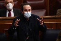 Iglesias ve a Casado como el "pagafantas" de Vox y recomienda al PP que deje de "robar" aparte de cambiar de sede