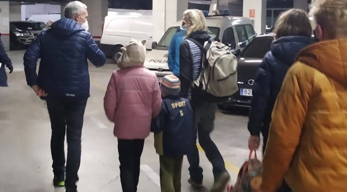 Recuperados en Granada tres menores finlandeses sustraídos por su madre de su país