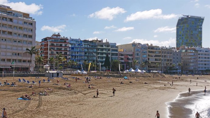 Ambiente en la Playa de las Canteras  en Las Palmas de Gran Canaria