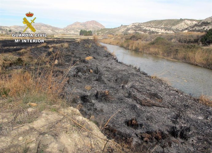 Sucesos.- Investigan a un vecino de Moratalla por originar un incendio forestal durante una quema de restos de paja