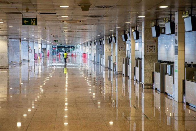 Archivo - Comerciantes de los aeropuertos acusan a Aena de romper acuerdos de reducción de alquileres