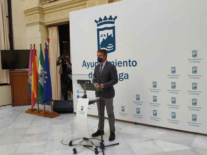Carlos Conde, concejal de Economía y Hacienda del Ayuntamiento de Málaga, en rueda de prensa