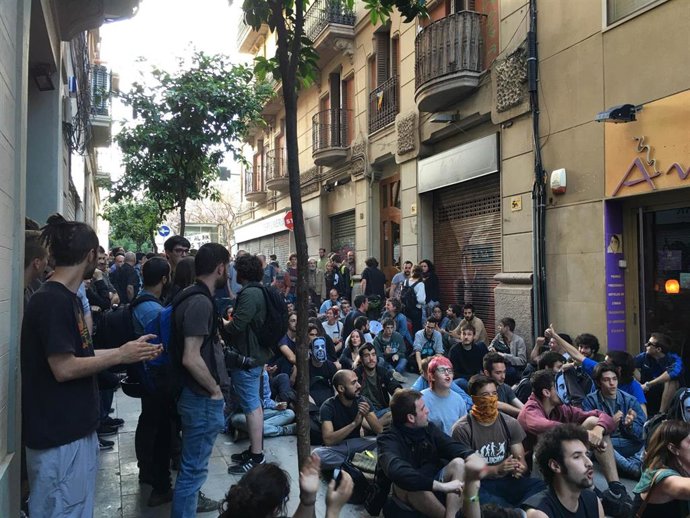 Archivo - Tres manifestantes aceptan hasta 18 meses de cárcel por protestas del 'Banc Expropiat' en 2016