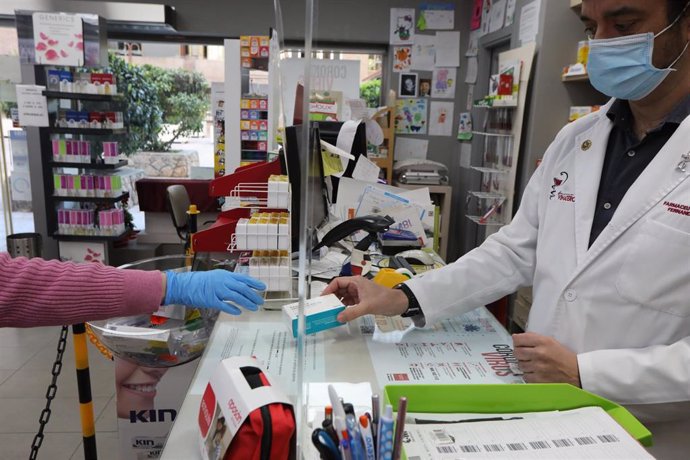 Archivo - Las farmacias de Cantabria inician una campaña para promover el uso responsable antibióticos