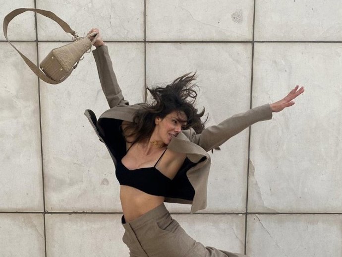 Laura Matamoros, o cómo convertirse en la más sexy con un traje oversize de corte masculino