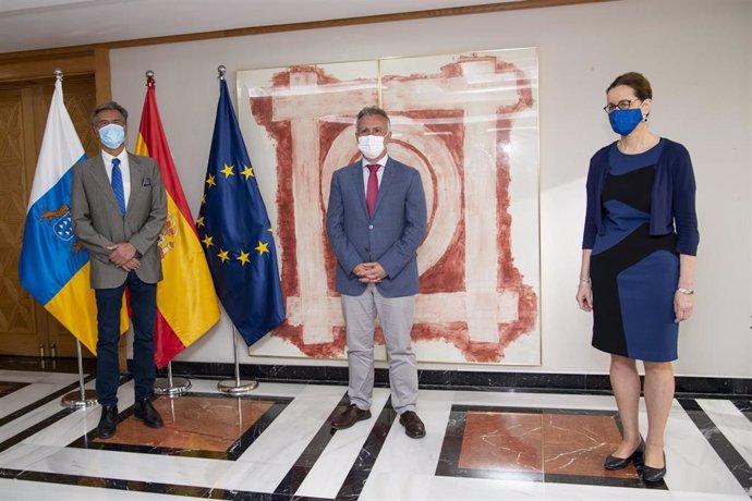 Torres afirma que la UE tiene que dar ejemplo de "corresponsabilidad" con la crisis migratoria en Canarias