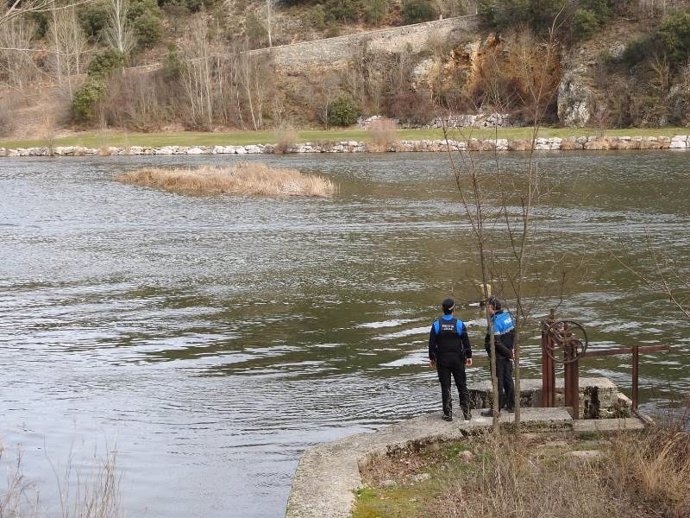 AMP.- Buscan a un joven desaparecido cuando nadaba en el Duero a su paso por Soria