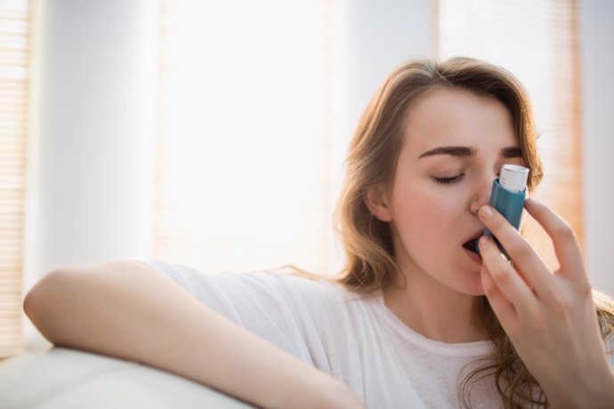 Archivo - Un estudio alerta de que el asma puede aumentar el riesgo de gripe y causar mutaciones peligrosas