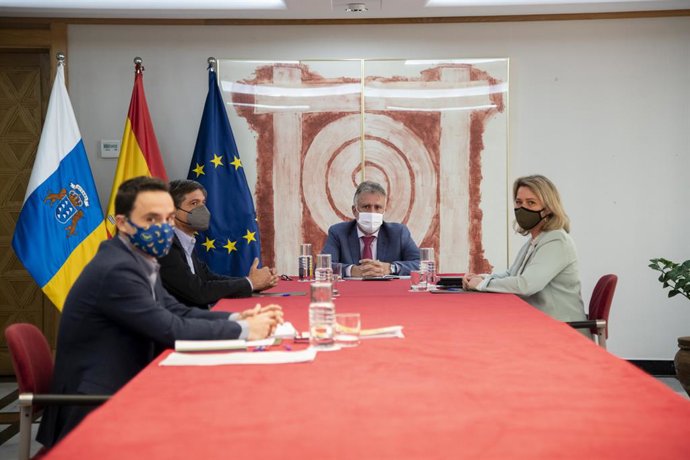 Pesca.- Torres analiza con Asprocan la Ley de la Cadena Alimentaria ante el riesgo de que se incentive la importación de frutas