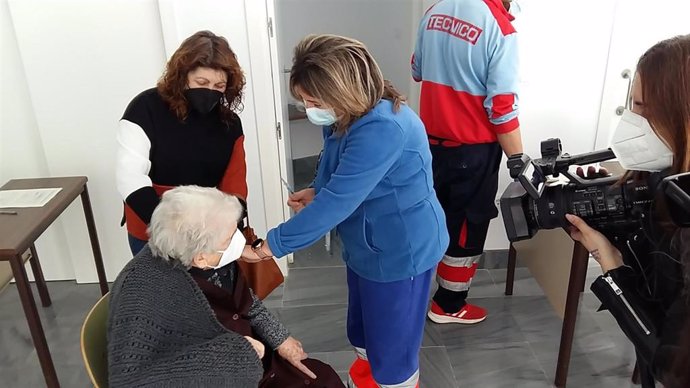 Huelva.- Coronavirus.- Un total de 118 personas reciben en Aracena la primera dosis de la vacuna contra el covid