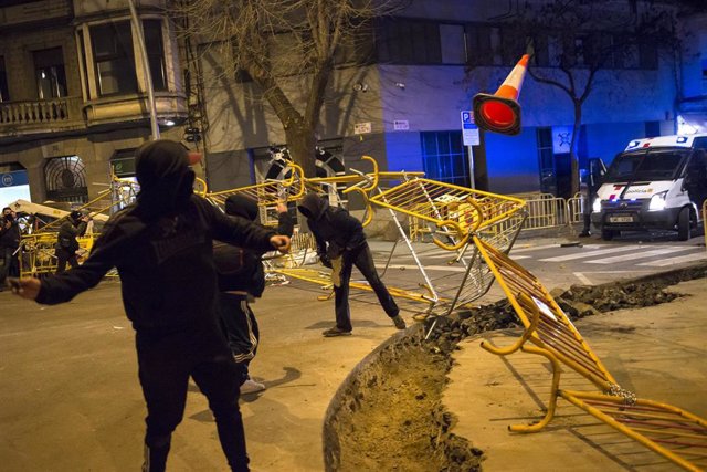 Abogados catalanes condenan los disturbios en las protestas por Hasel y apoyan a los Mossos