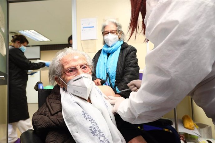 Coronavirus.- Aragón empieza a vacunar a los mayores de 80 años y distribuye esta semana 1.800 dosis
