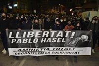 Sucesos.- Unas mil personas protestan en Lleida por el encarcelamiento de Pablo Hasél