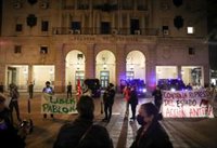 Concentración en Sevilla en demanda de "libertad" para el rapero Hasel tras ser encarcelado por su condena