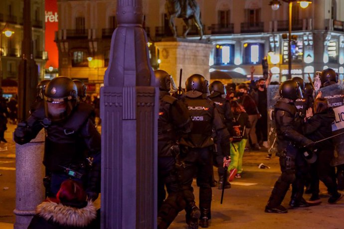 VÍDEO: Sucesos.- Nueve heridos en los disturbios en de Madrid por la concentración en apoyo al rapero Pablo Hasel