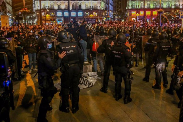 Catorce detenidos y nueve heridos en las cargas y altercados durante la concentración en apoyo a Pablo Hasel en Madrid