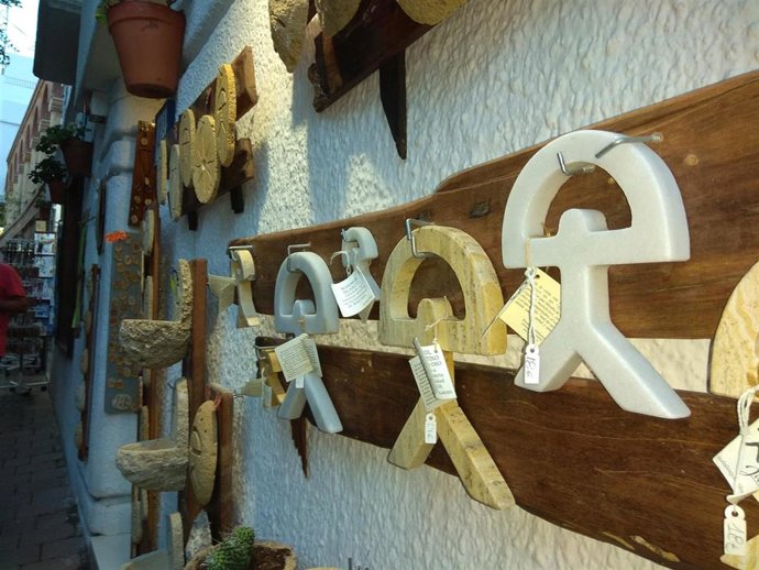 Archivo - Almería.-La alcaldesa de Mojácar prohíbe por bando a sus vecinos alimentar a los jabalíes que acuden a las zonas urbanas