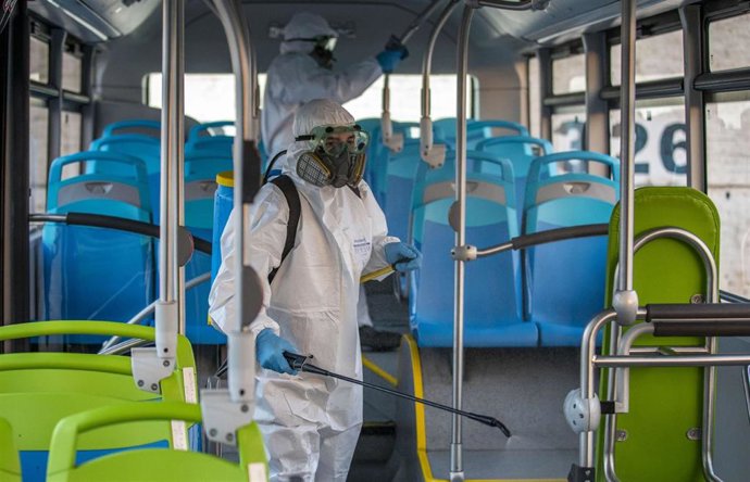 Huelva.- Coronavirus.- Emtusa mantiene las medidas de desinfección diarias en sus autobuses para un transporte seguro