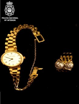 Cinco detenidos por apropiarse de los bienes de una anciana fallecida