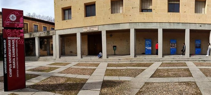 La lonja de la antigua facultad de Magisterio de Segovia acoge la exposición 'Cada gota cuenta' de Unicef