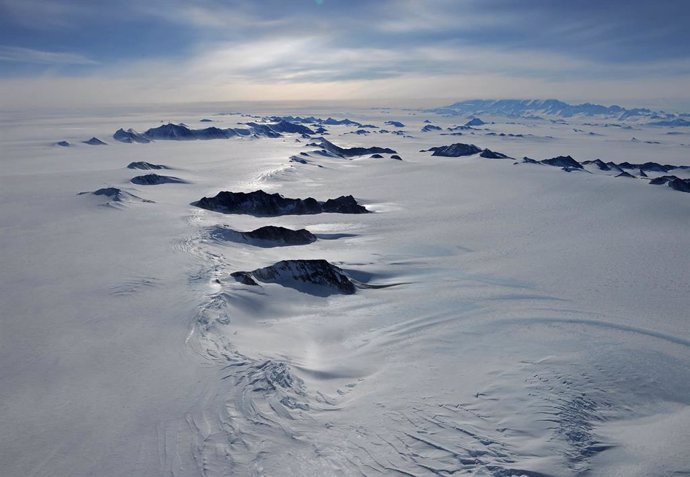 Archivo - Ciencia.-Lagos bajo el hielo antártico pueden ser más habitables de lo pensado