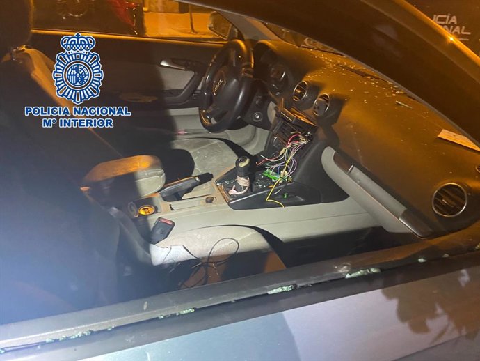 Imagen del estado en el que quedó el coche tras el robo