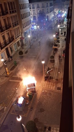Granada.- Sucesos.- Protestas por el encarcelamiento de Hasel dejan 25 contenedores quemados por valor de 30.000 euros
