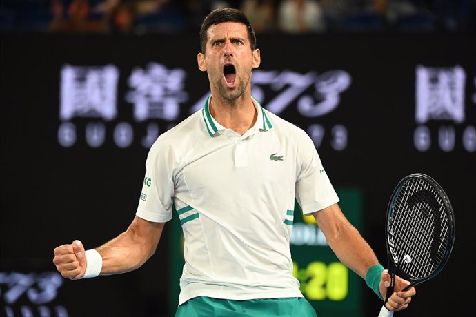 Tenis.-Tenis/Australia.- Djokovic acaba con el sueño de Karatsev y se convierte en el primer finalista del Abierto de Australia
