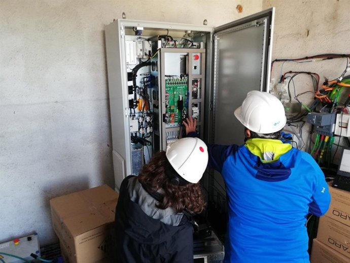 La UdG coordina un proyecto para aprovechar el exceso de energía de las placas solares