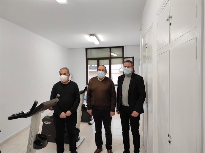 Usuarios del programa de acogida de Cocina Económica cuentan con 5 máquinas cardiovasculares cedidas por Logroño Deporte