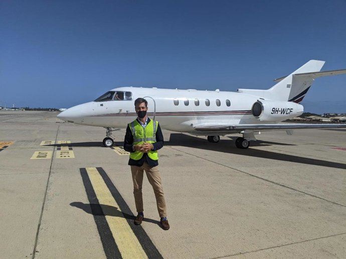 El Grupo Martínez apuesta por la aerolínea canaria Wacaf Air para los viajes ejecutivos al archipiélago