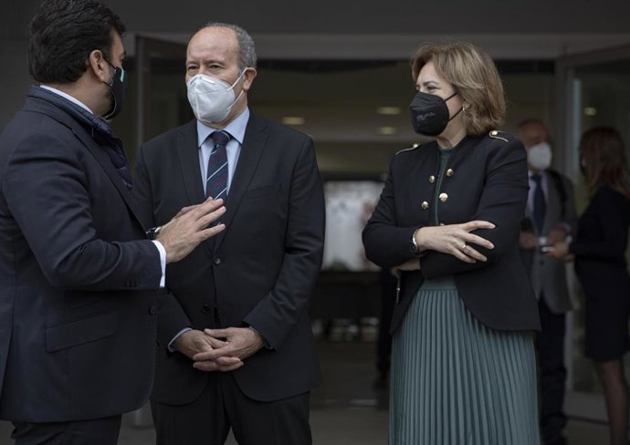 La delegada del Gobierno niega una "disminución" en fondos de violencia de género tras un "ajuste" en su distribución