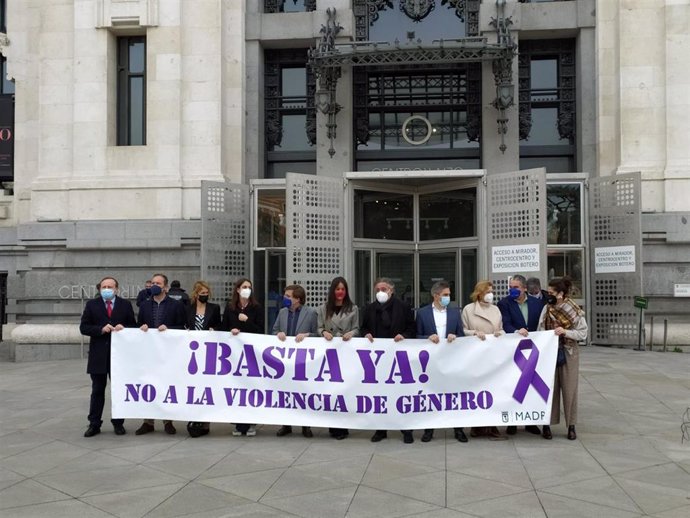 Cibeles condena el asesinato de una nueva víctima de violencia machista en Madrid con un minuto de silencio