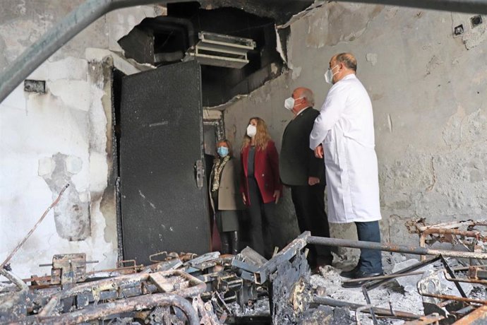 Archivo - Cádiz.- Junta invertirá 1,3 millones en el Hospital Puerta del Mar para reformar las plantas afectadas por el fuego