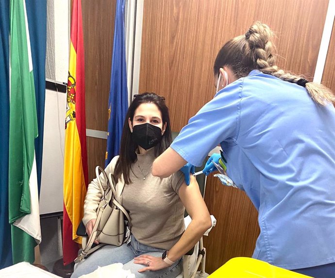 Jaén.- Coronavirus.- Comienzan a vacunarse de covid-19 los más de 1.500 profesionales de las farmacias de la provincia