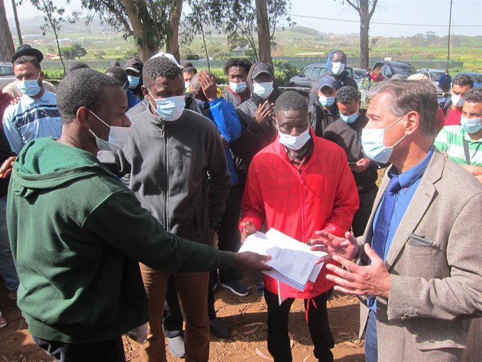 Eurodiputados admiten que el campamento de Las Raíces "no es sostenible" y esperan que sea "provisional"