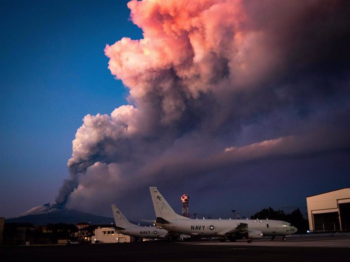 16 February 2021, Italy, Catania: Aircraft stand at the USNaval Base Sigonella while ash and smoke rise from Etna volcano in the background. The volcano had erupted for just under an hour on Tuesday evening. Photo: Mc2 Austin Ingram/U.S. Navy/Planet Pi